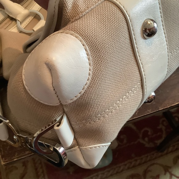 Beautiful Rafē Bag in a Tan Canvas with White Leather Trim. - Picture 7 of 16